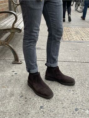 Magnanni Dark Brown Suede Chelsea Boots